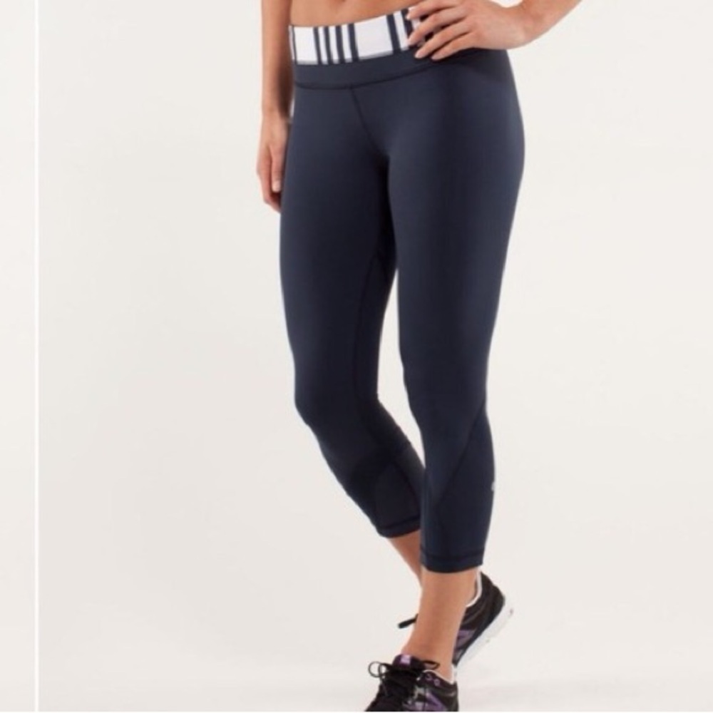 Lululemon Run: Inspire Crop II pants in Inkwell/Ocean Stripe Inkwell size 8 GUC